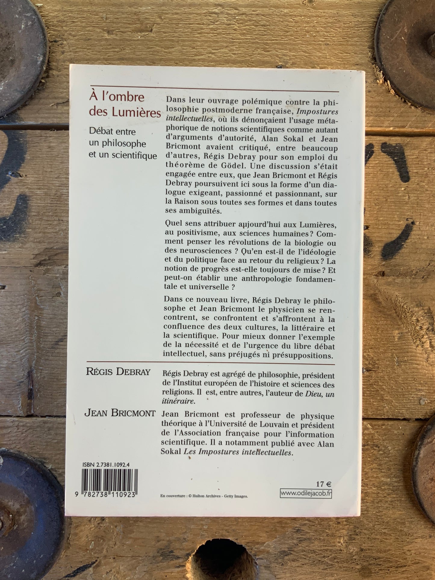 À l’ombre des lumières : Débat entre un philosophe et un scientifique - Régis Debray et Jean Bricmont