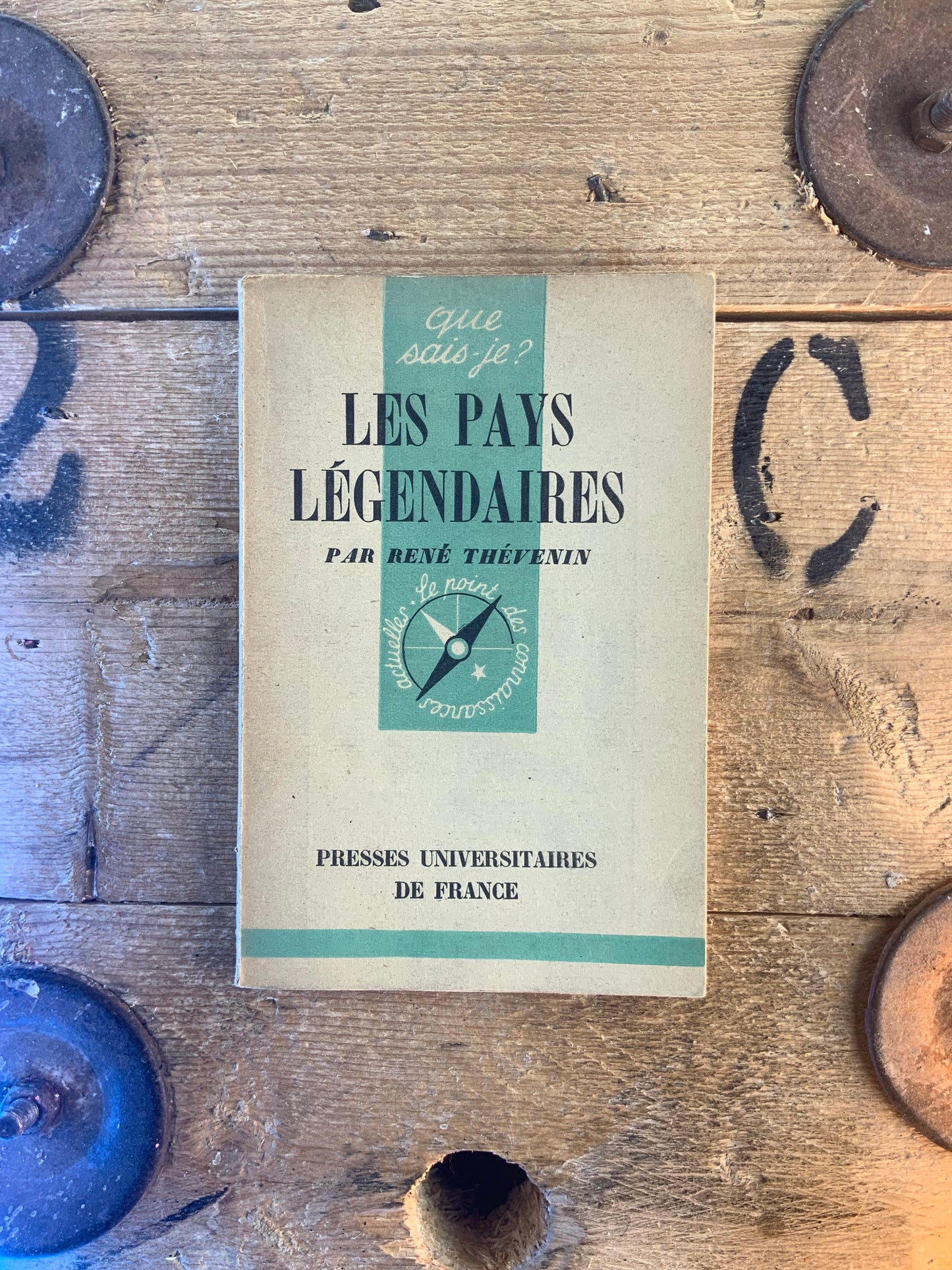 Les pays légendaires - René Thévenin