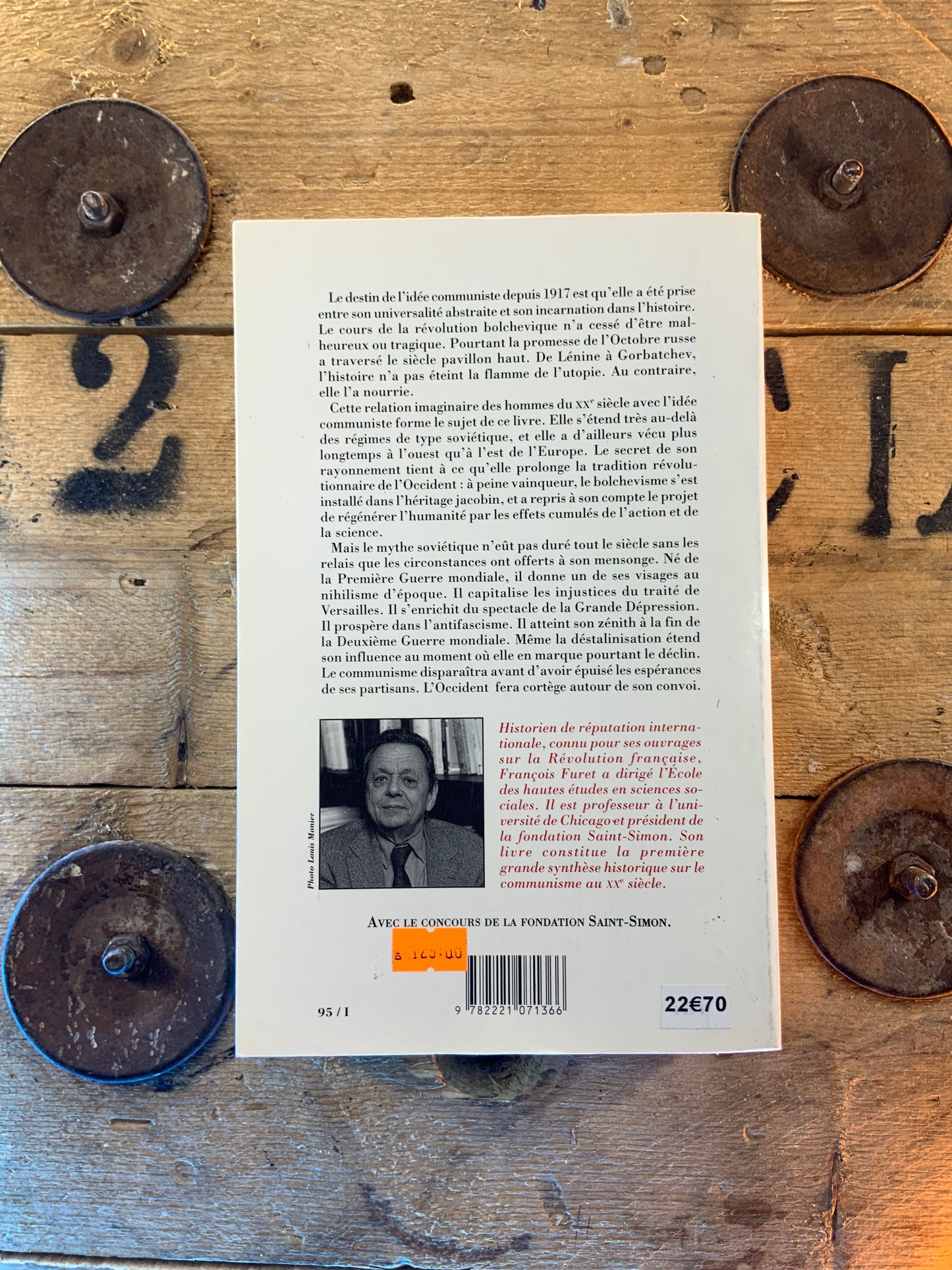 Le passé d’une illusion : essai sur l’idée communiste au XX e siècle , François Furet