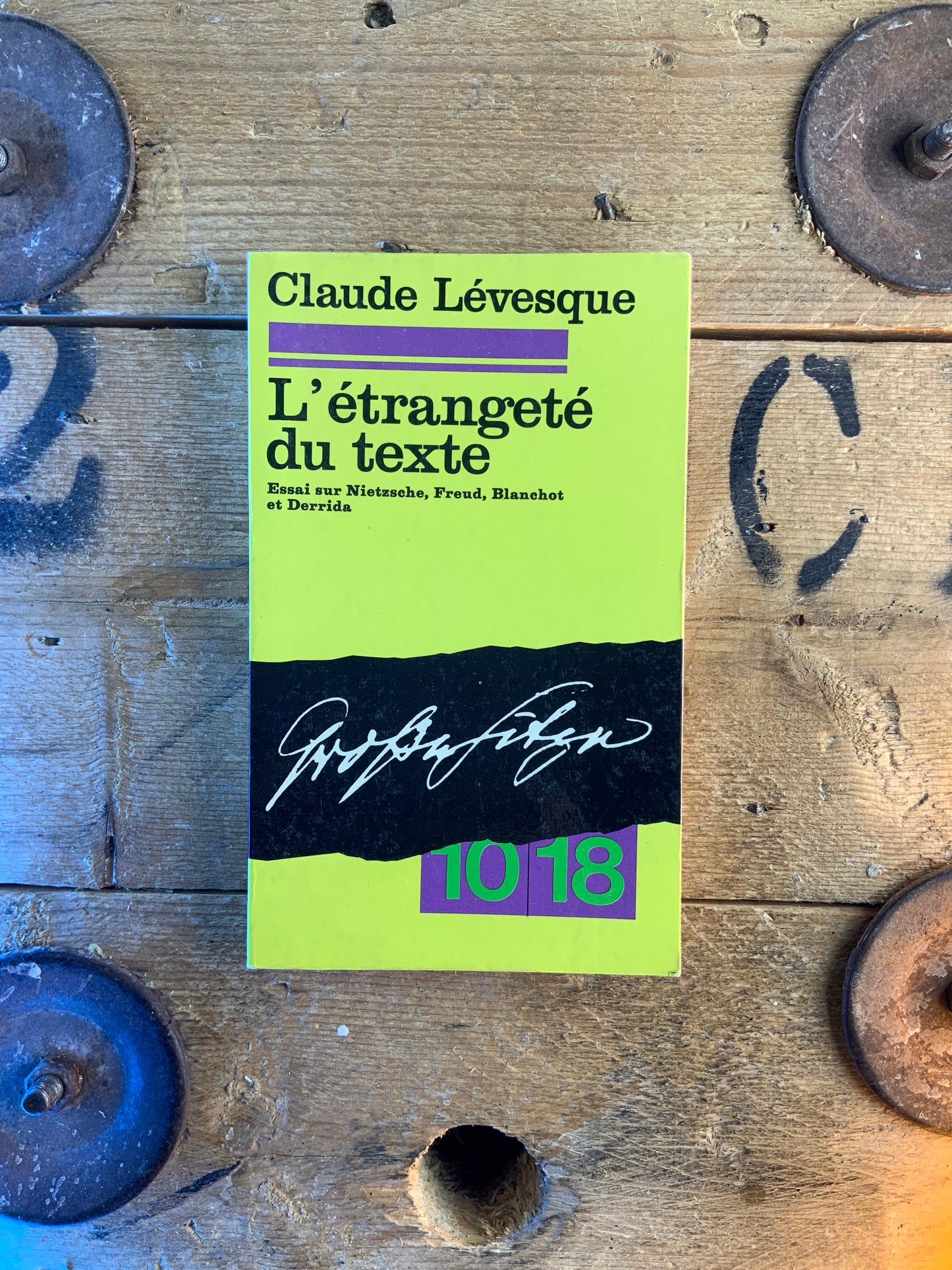 L’étrangeté du texte : essai sur Nietzsche, Freud, Blanchot et Derrida - Claude Lévesque