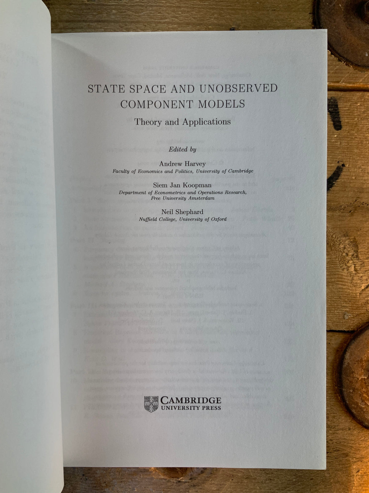 State Space and Unobserved Companent Models : theory and applications -