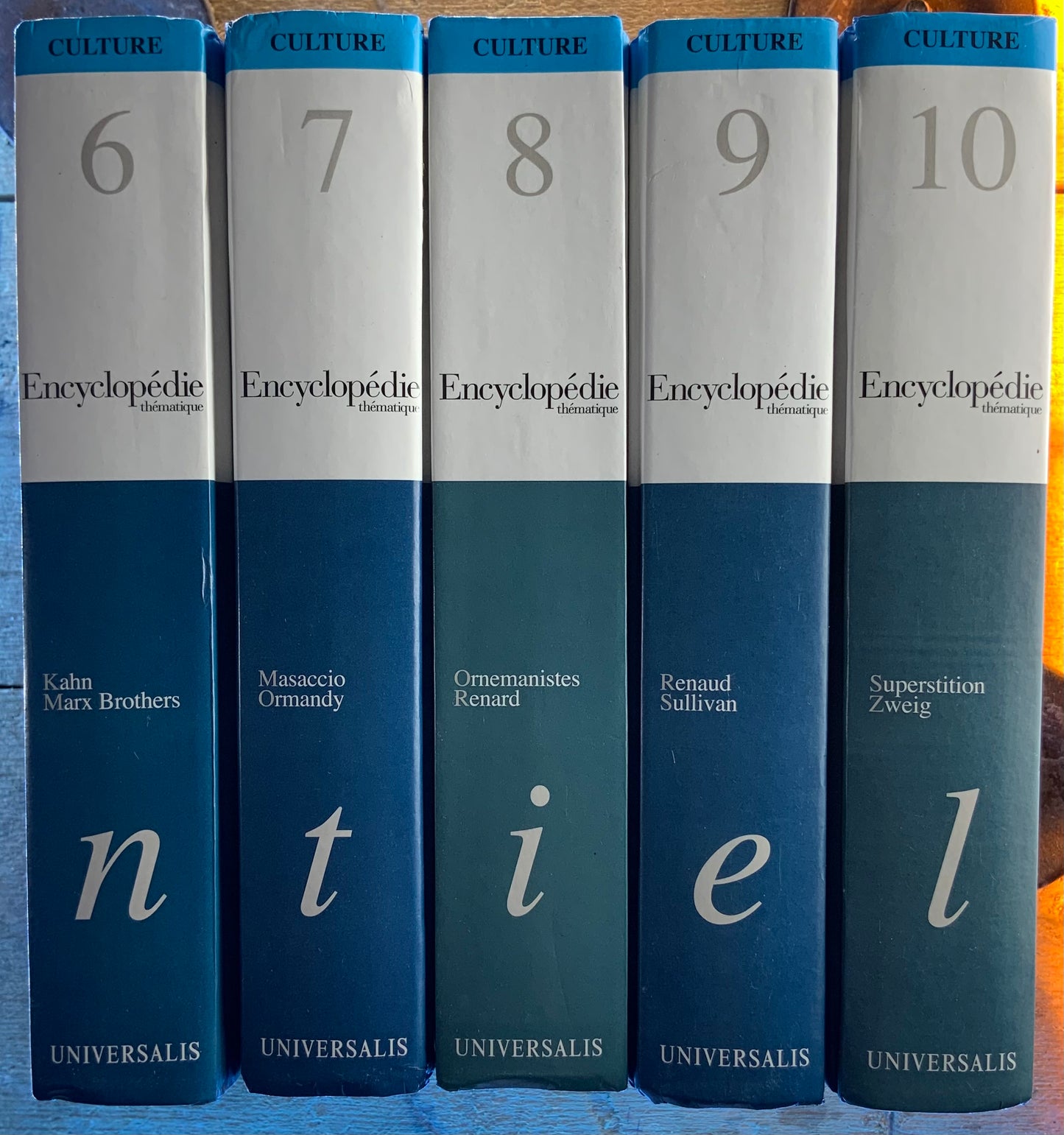 ENCYCLOPÉDIE : Les Essentiels d’Universalis en 22 Volumes