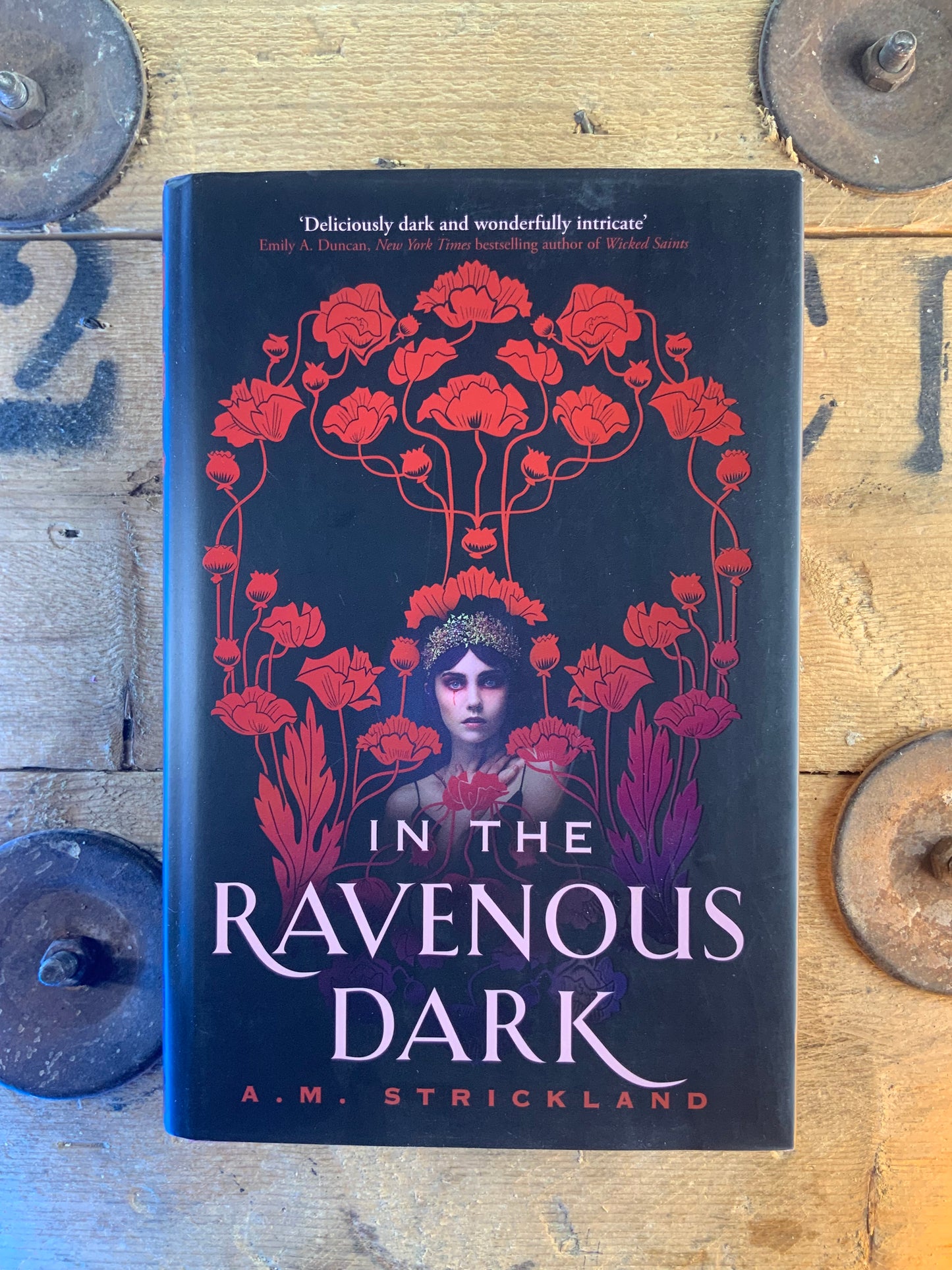 In the ravenous dark - A. M. Strickland [ SIGNED COPY ] (Hardcover)