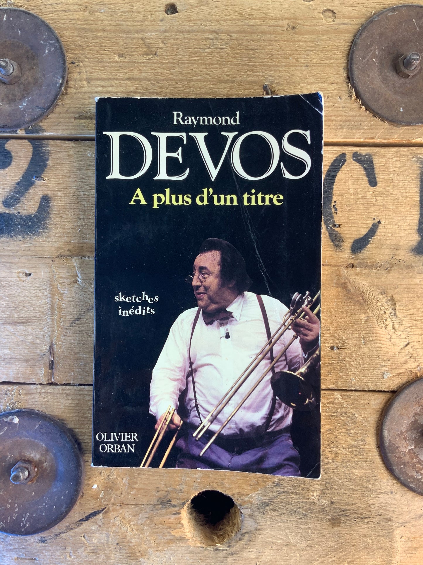 A plus d’un titre - Raymond Devos