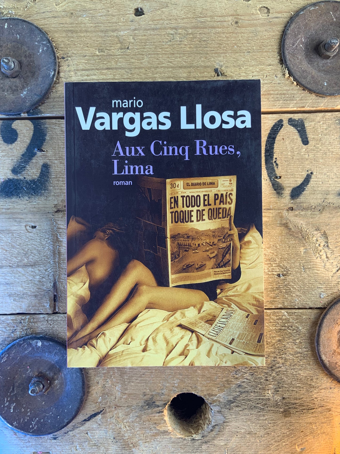 Aux Cinq Rues, Lima - Mario Vargas Llosa