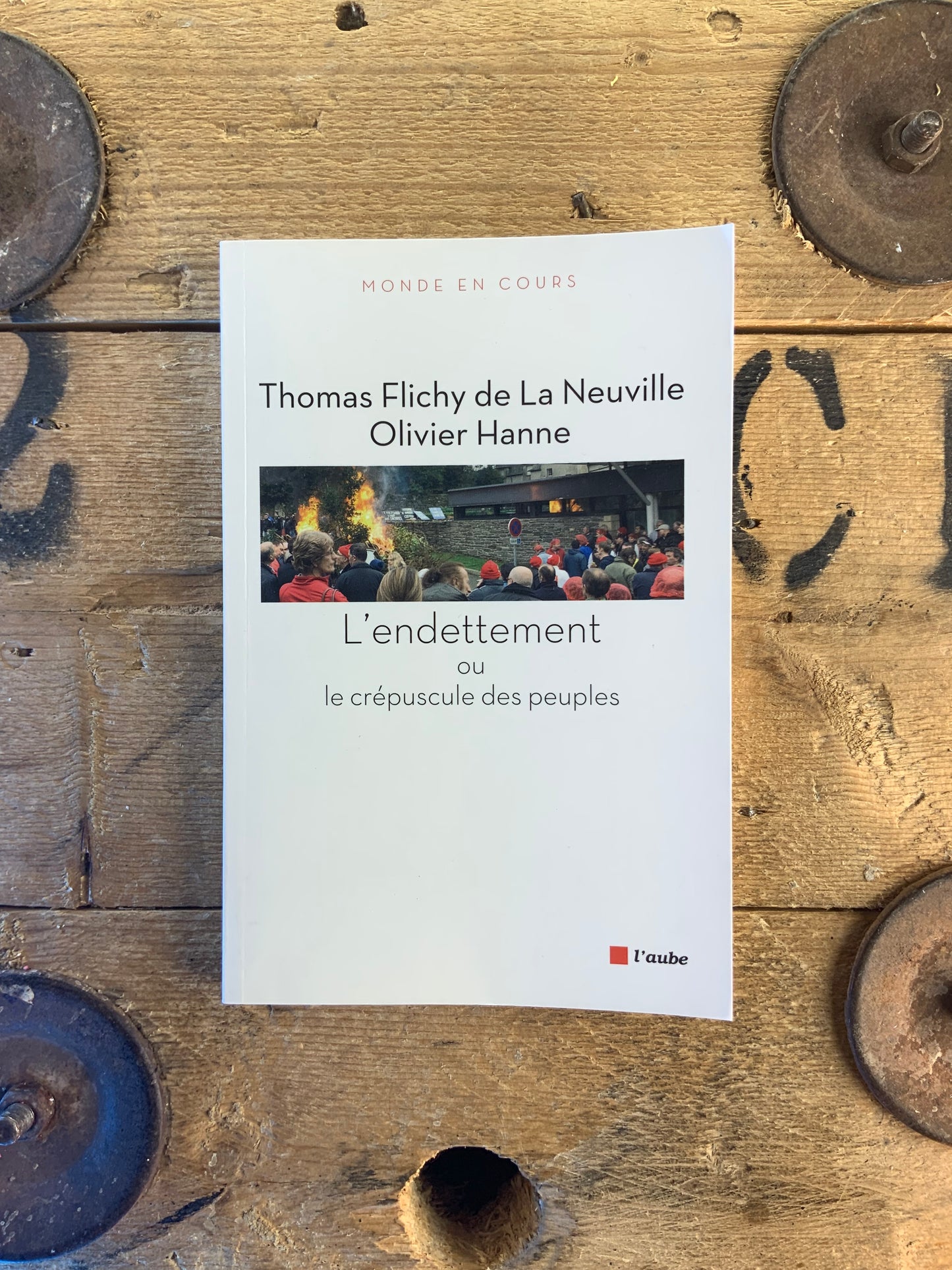 L’endettement ou le crépuscule des peuples - Thomas Flichy de La Neuville et Olivier Hanne