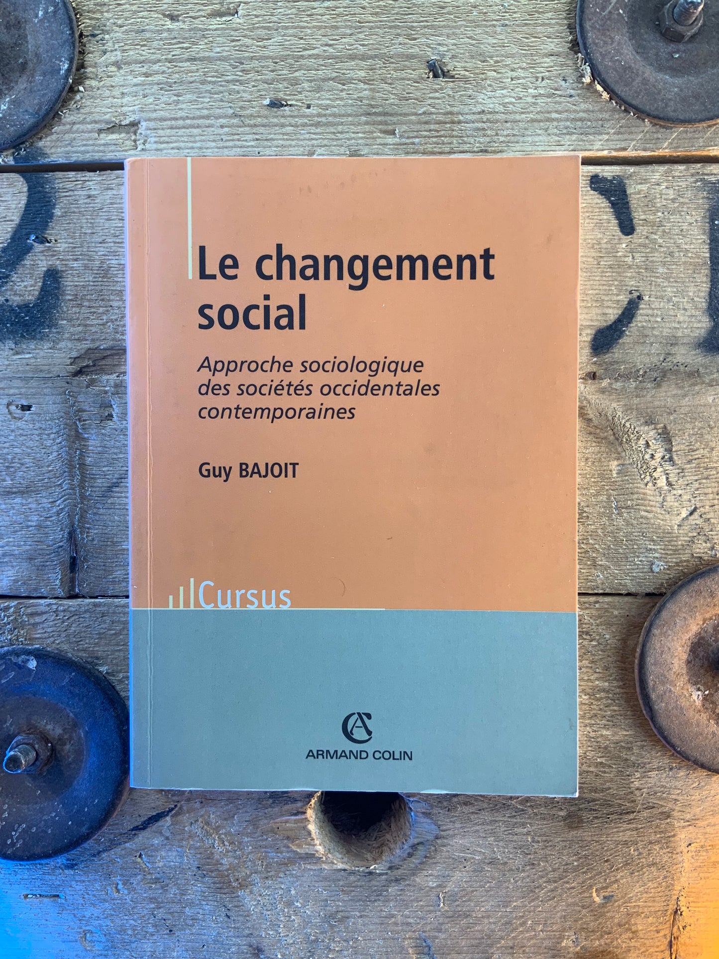 Le changement social : approches sociologiques des sociétés occidentales contemporaines - Guy Bajoit