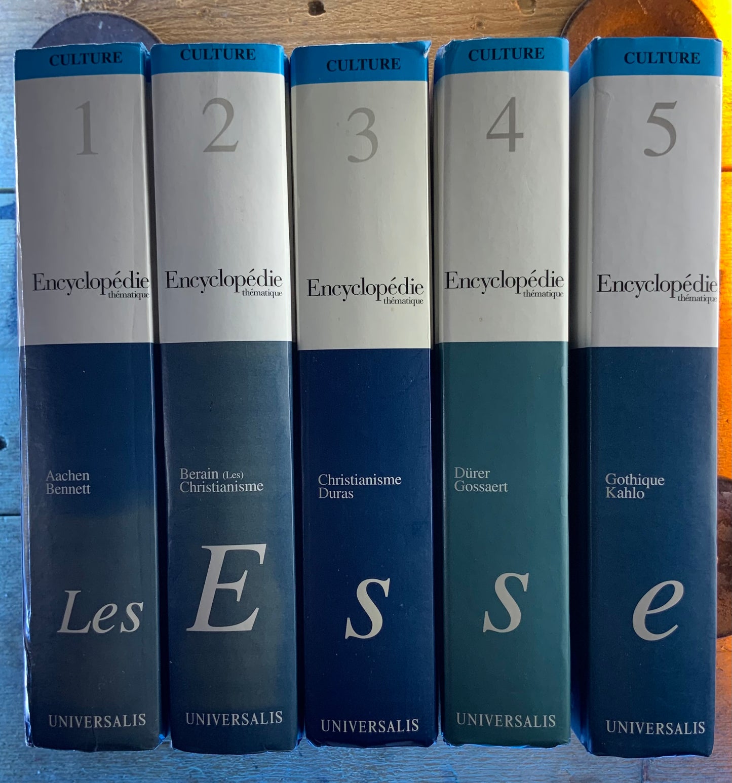 ENCYCLOPÉDIE : Les Essentiels d’Universalis en 22 Volumes