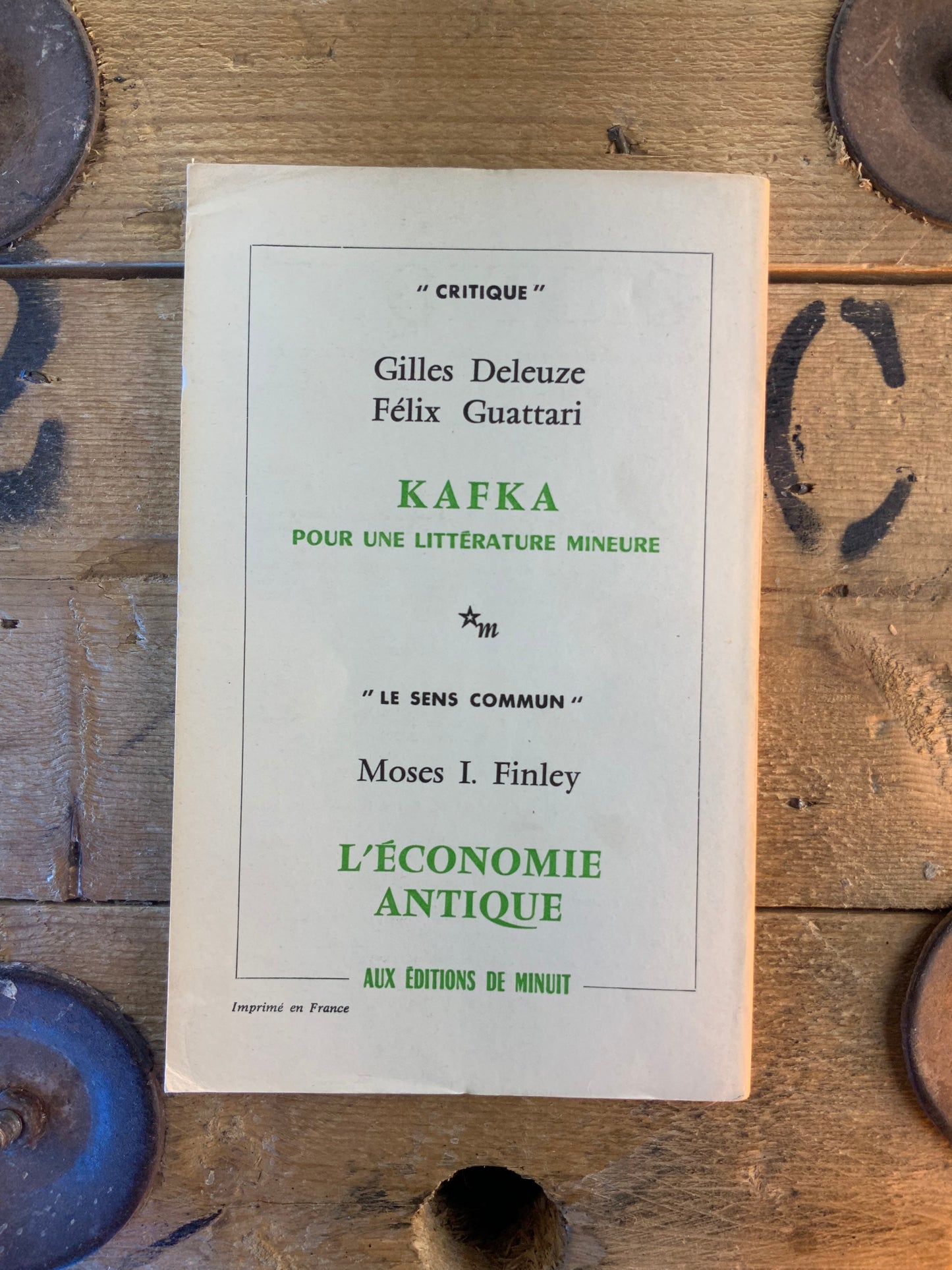 Michel Serres : Discours et parcours - Gilles Lipovetsky : Fragments énergétiques à propos du capitalisme - Jean-François Chevrier : Actualité du roman … [ Revue Critique ] - Novembre 1975 - n°335
