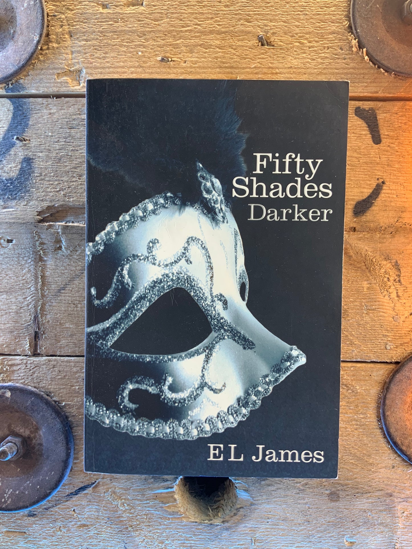 Fifty shades darker - E. L. James