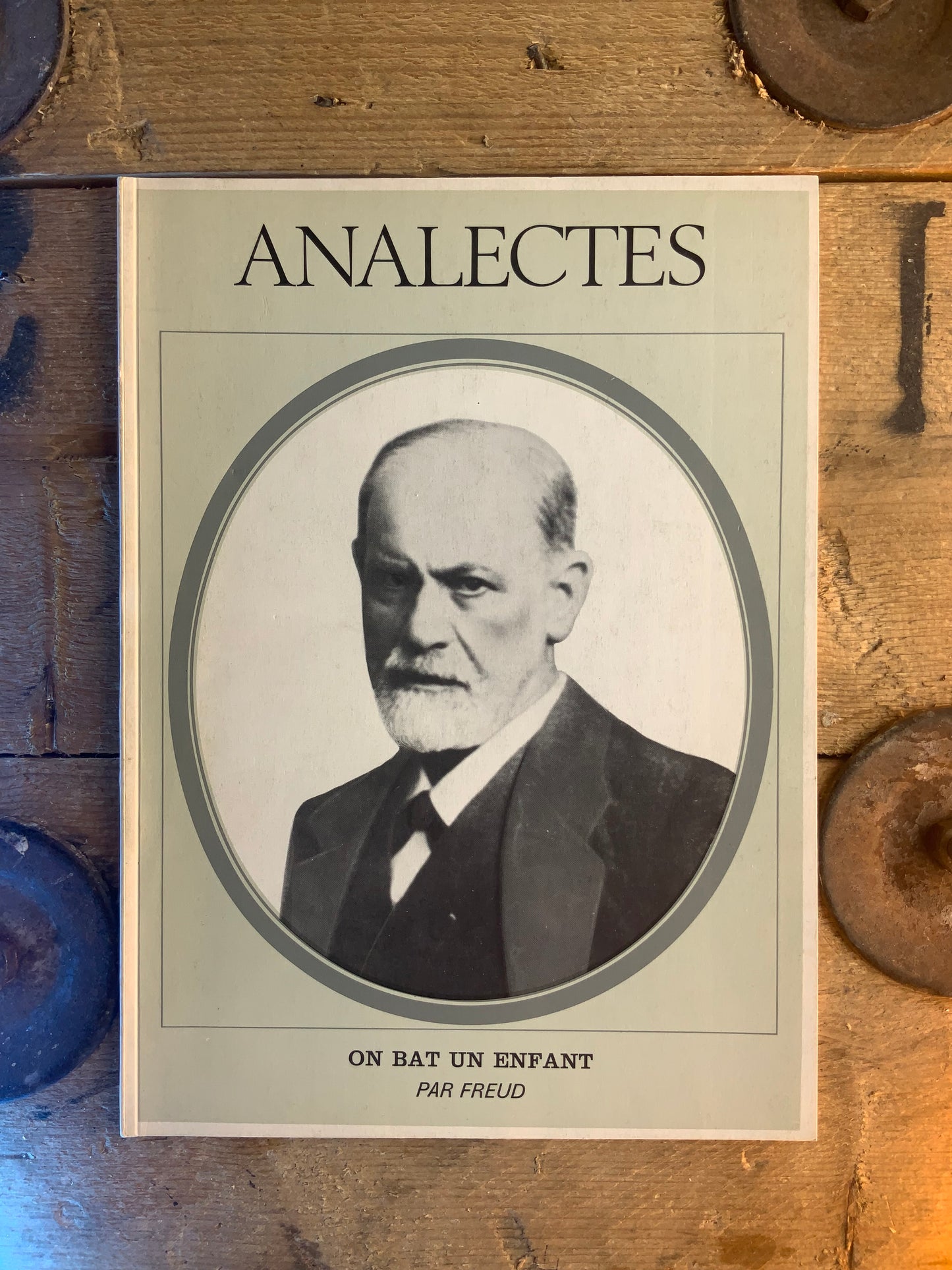 Analectes : on bat un enfant par Freud