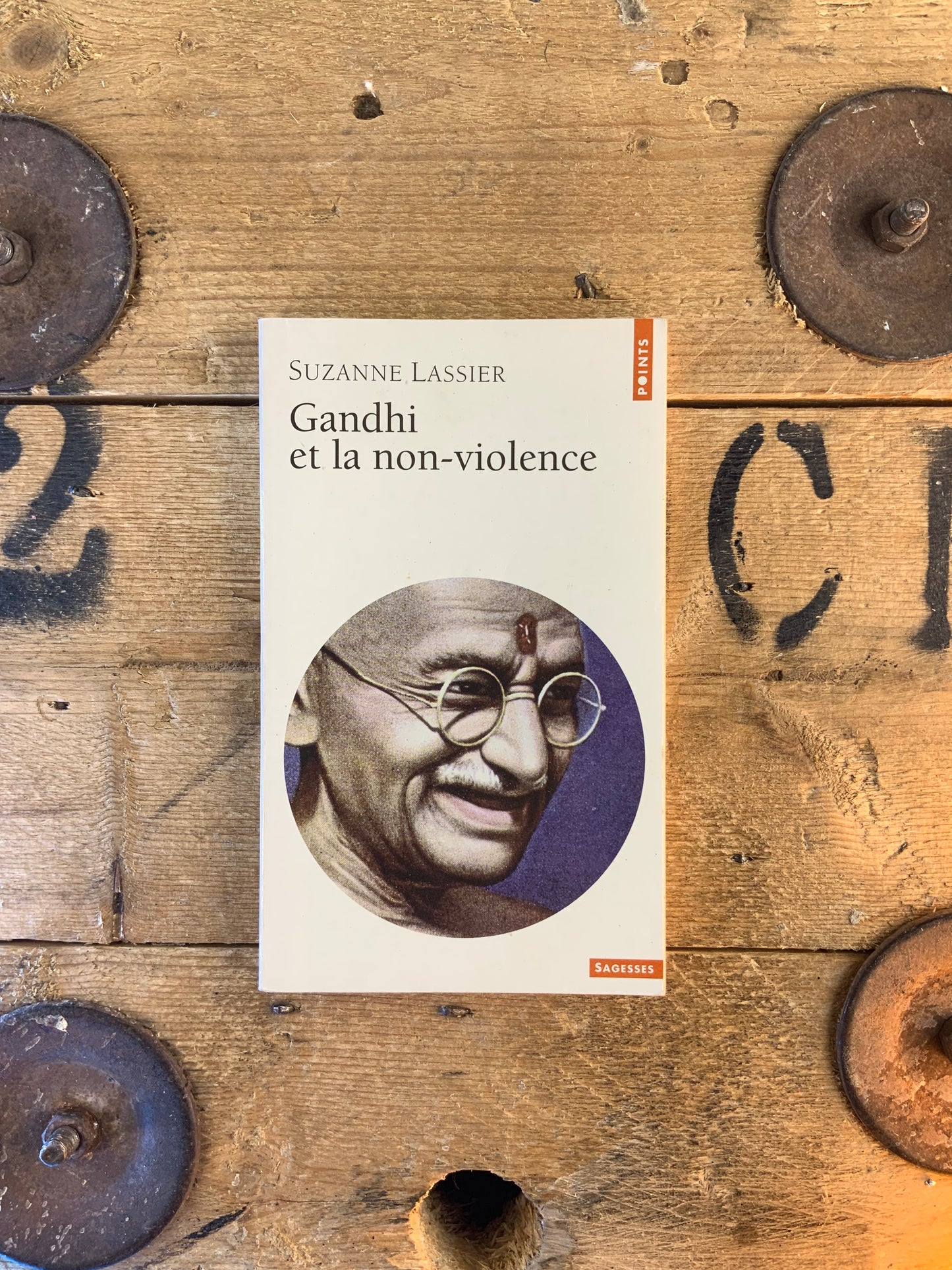 Gandhi et la non-violence - Suzanne Lassier