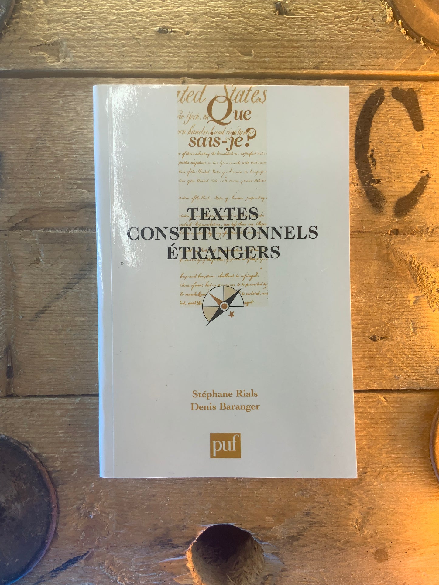 Textes constitutionnels étrangers