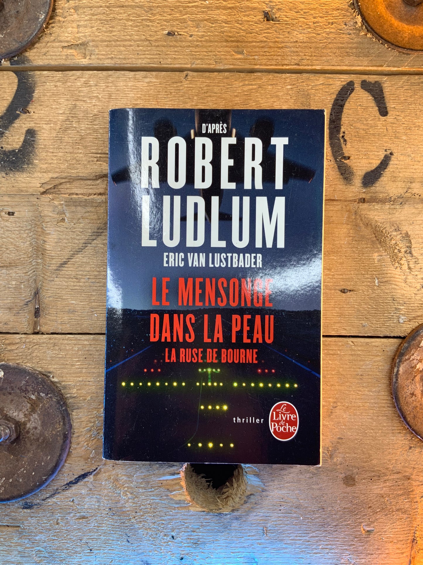 Le mensonge de la peau : la ruse de Bourne - Robert Ludlum