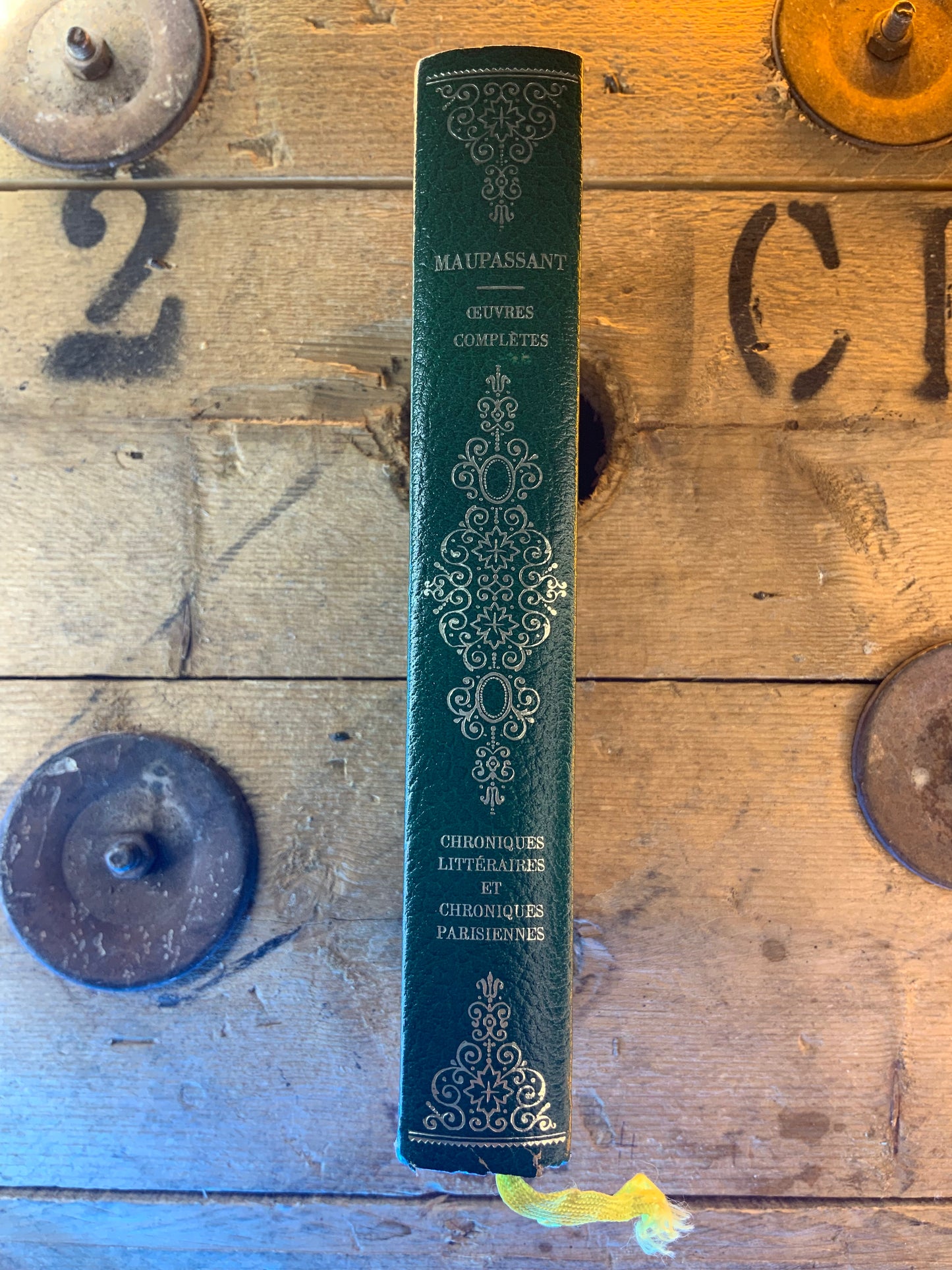 Chroniques Littéraires et Chroniques Parisienne , Guy de Maupassant